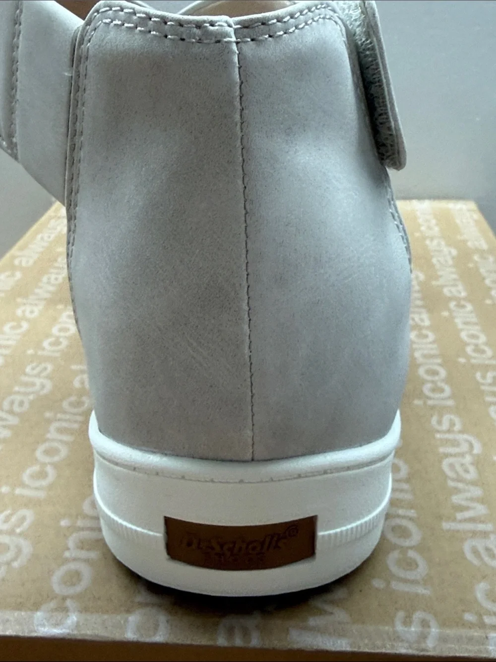 Dr. Scholl's Time of Run Women's Light Beige Strappy Sandals Size 10M NWT